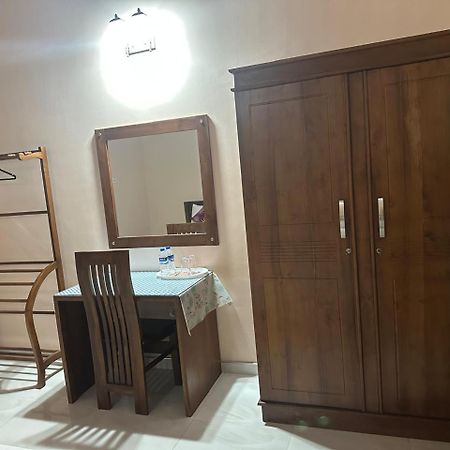 Lahiru Airport Villa Andiambalama Kültér fotó