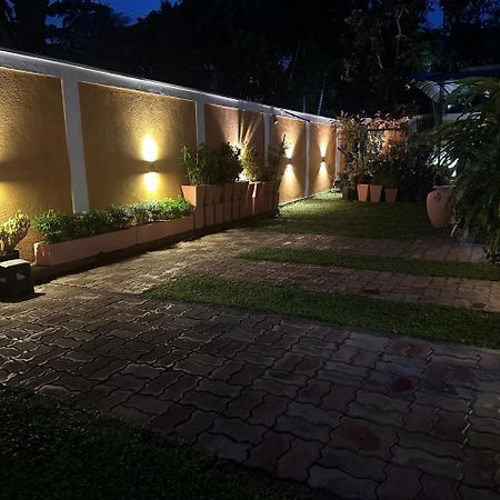 Lahiru Airport Villa Andiambalama Kültér fotó
