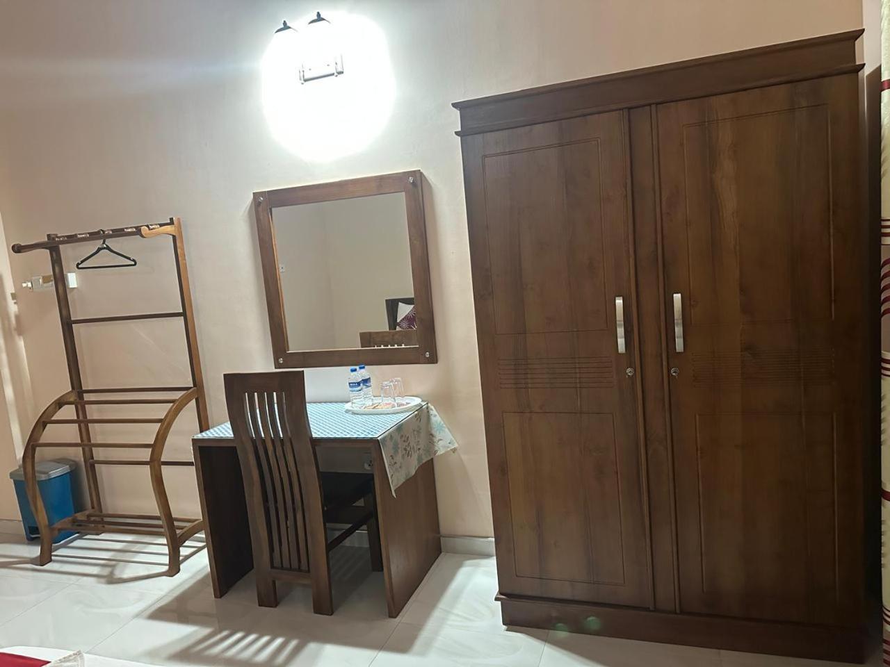 Lahiru Airport Villa Andiambalama Kültér fotó