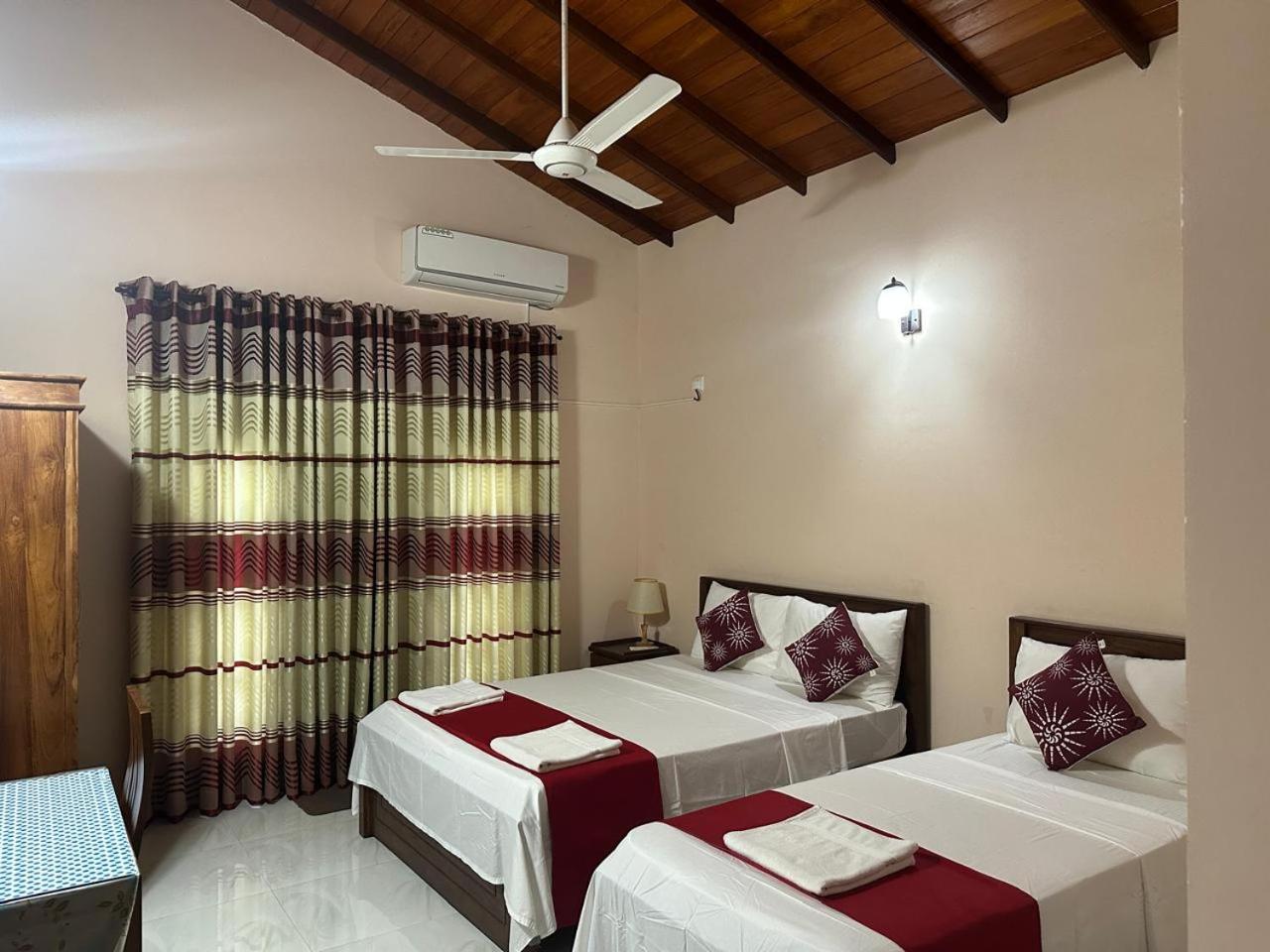 Lahiru Airport Villa Andiambalama Kültér fotó