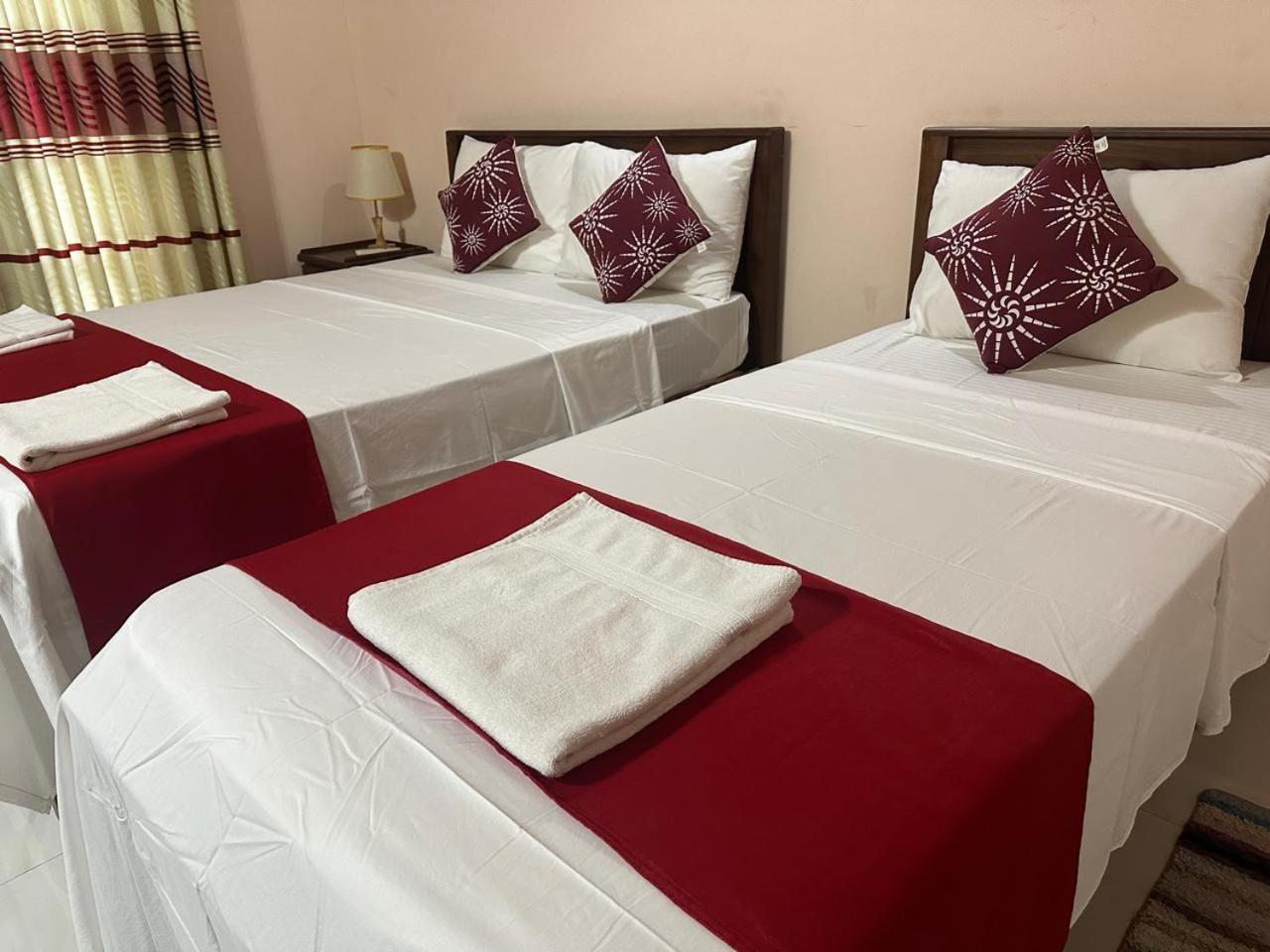 Lahiru Airport Villa Andiambalama Kültér fotó