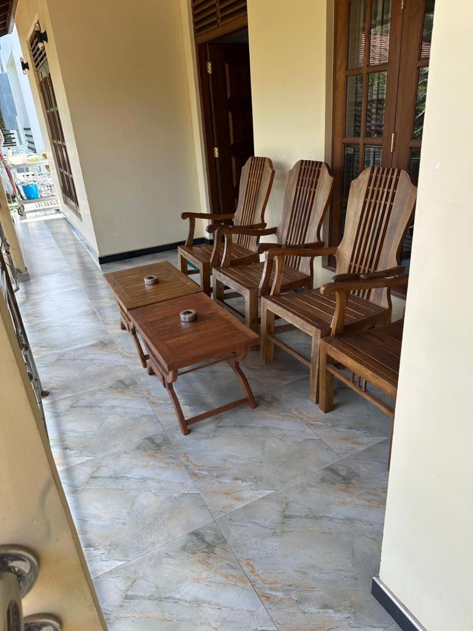 Lahiru Airport Villa Andiambalama Kültér fotó