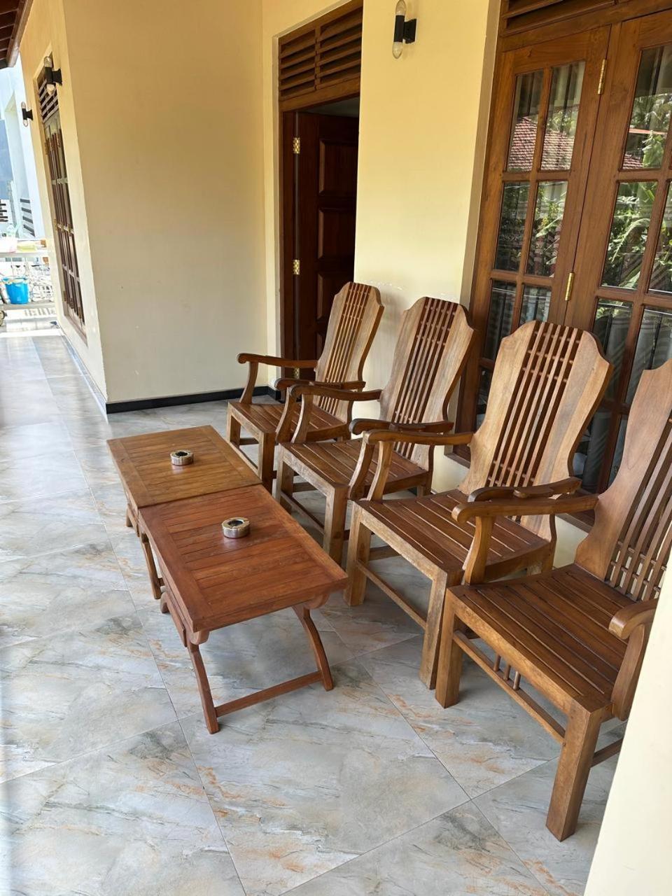 Lahiru Airport Villa Andiambalama Kültér fotó