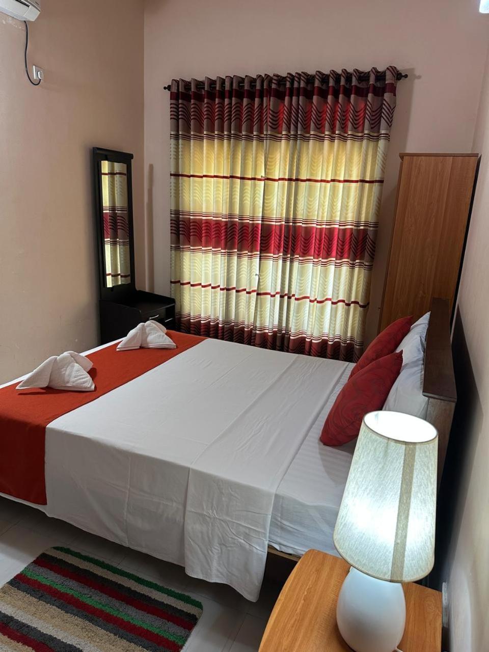 Lahiru Airport Villa Andiambalama Kültér fotó