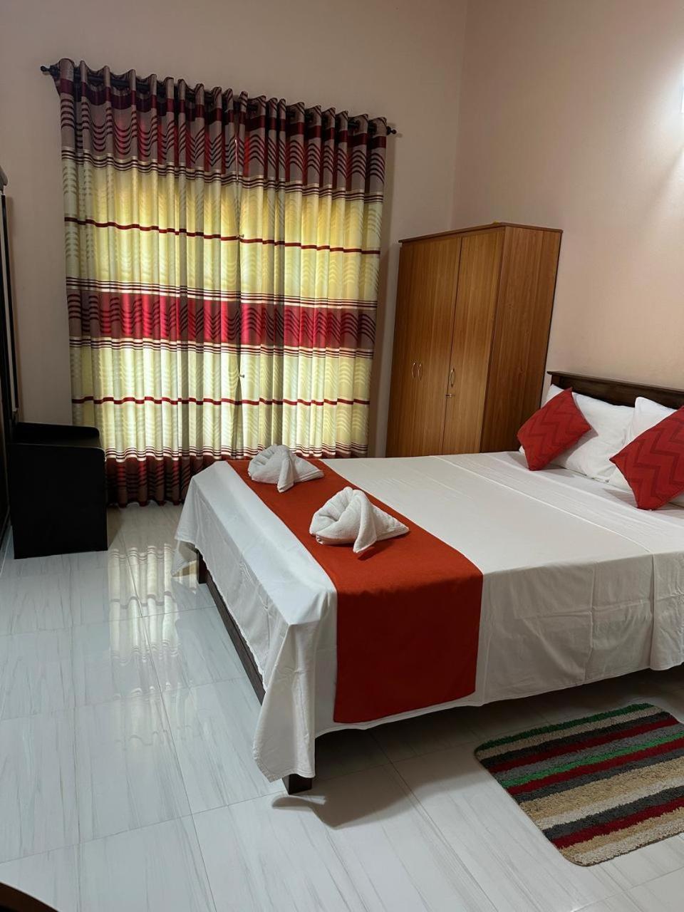 Lahiru Airport Villa Andiambalama Kültér fotó