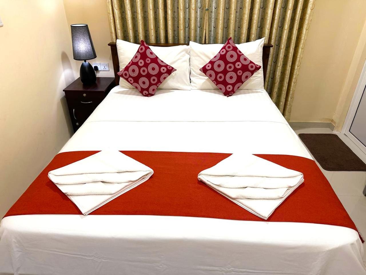 Lahiru Airport Villa Andiambalama Kültér fotó