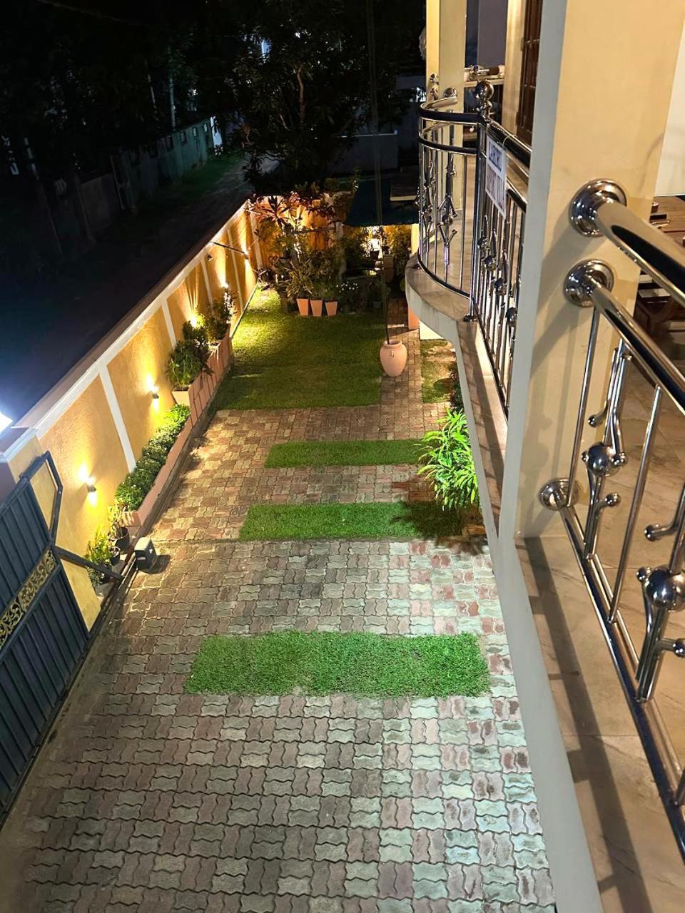 Lahiru Airport Villa Andiambalama Kültér fotó