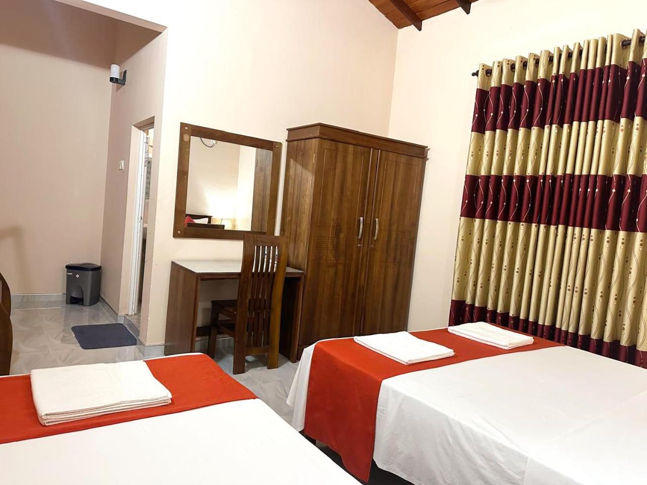 Lahiru Airport Villa Andiambalama Kültér fotó