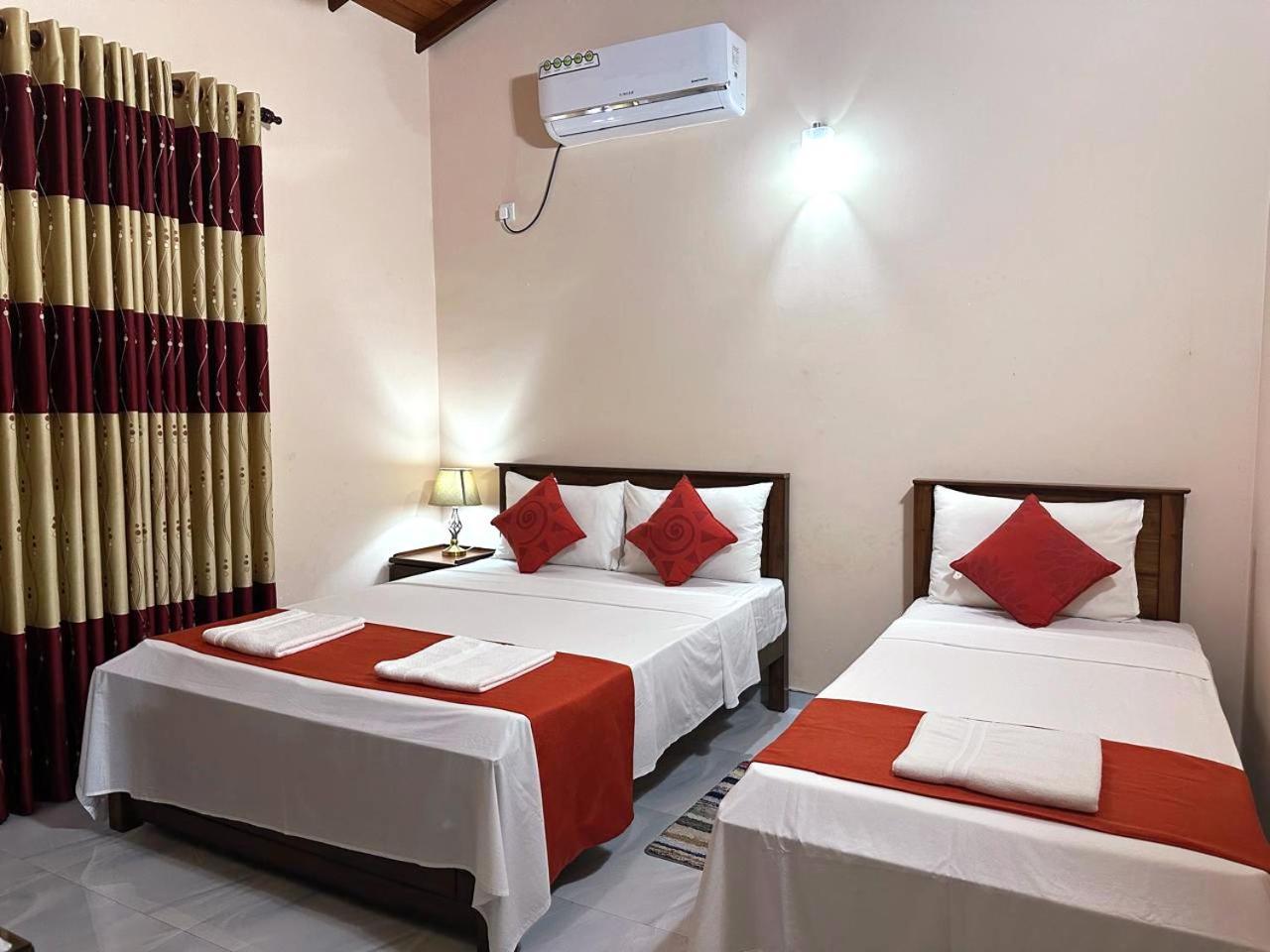 Lahiru Airport Villa Andiambalama Kültér fotó